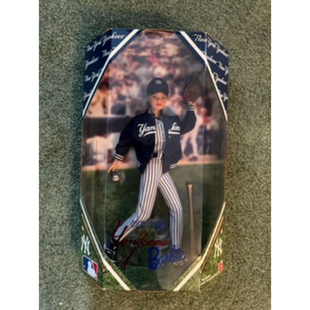 1999 Collector Edition New York Yankees Barbie doll by Mattel in Box